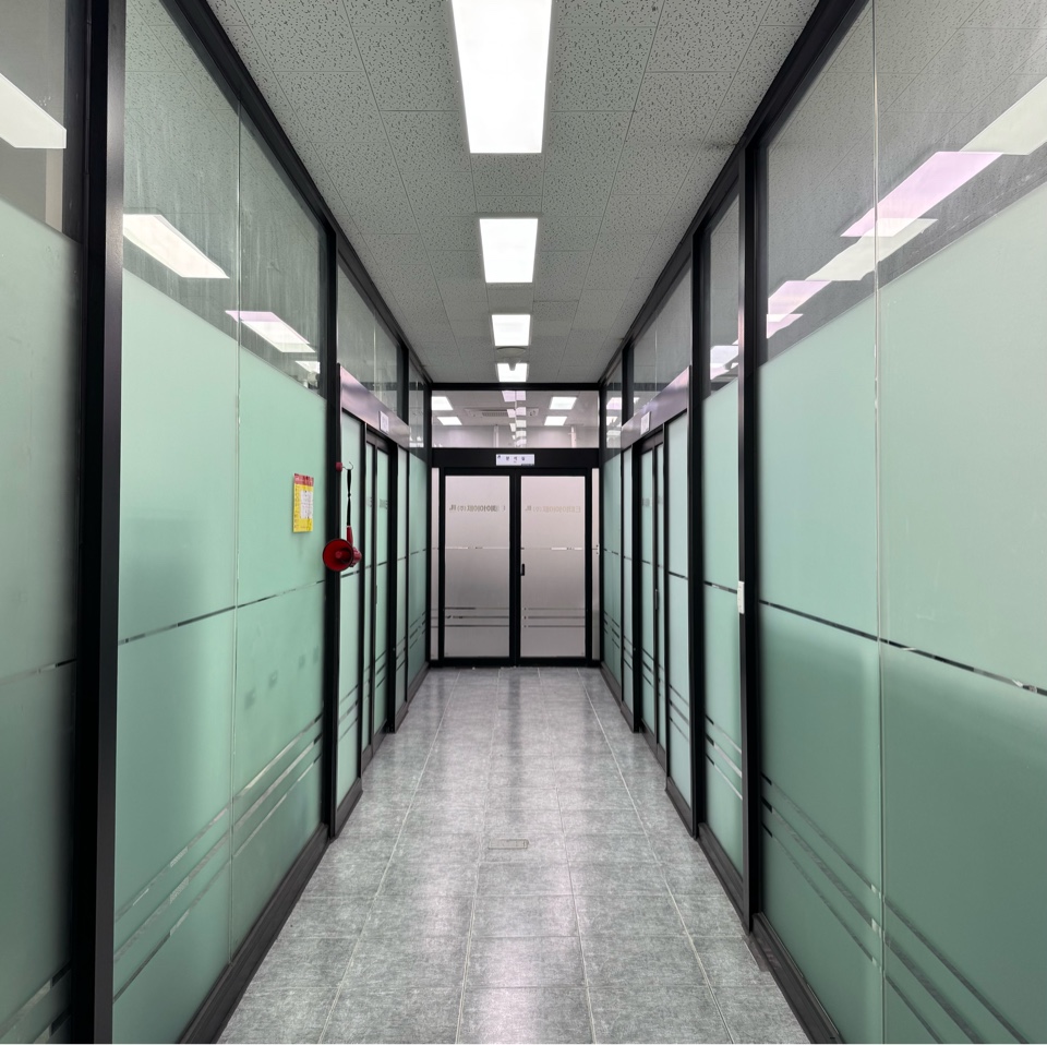 Analysis Center Image 1