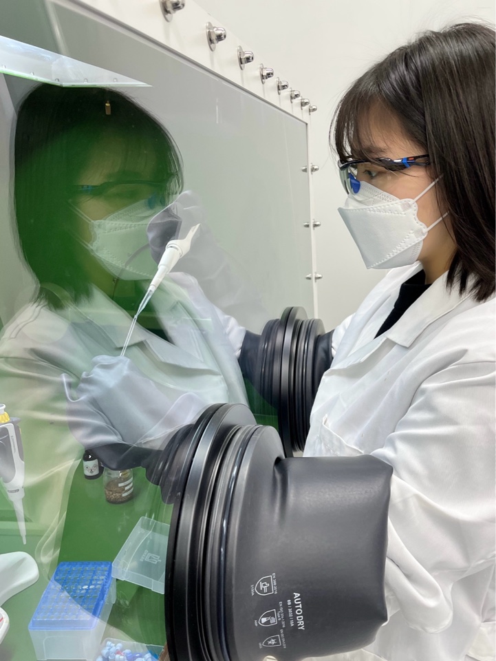 Analysis Center Image 11