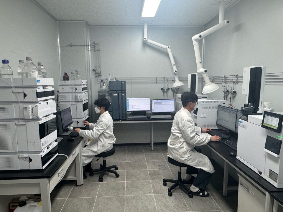 Analysis Center Image 12